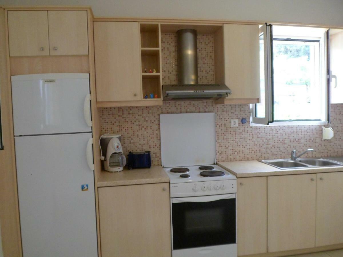 Menelaos Apartments 阿德里安诺斯·坎波斯 外观 照片
